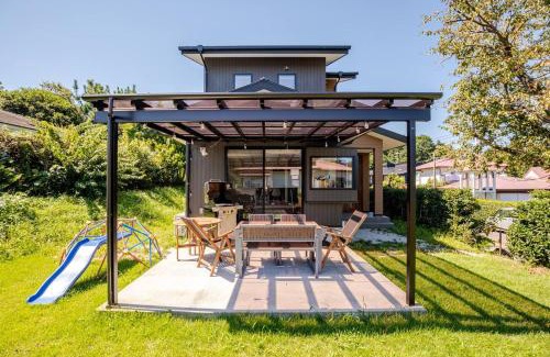 Futo House | 屋根付き屋外ガス式BBQ ぐらんぱる公園シャボテン動物公園絶好立地貸別荘stella 星空眺望 遊具 ホームシアター 大画面任天堂スイッチ