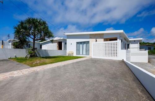 Yaese House | 最大10人築浅庭付き 南部を満喫したい方に1番のおすすめ宿 Gold experience