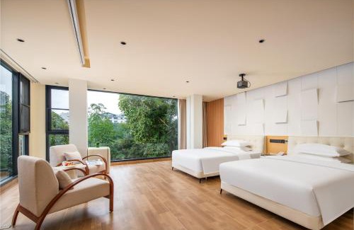 Xiufeng Hotel | 桂林望湖楼民宿