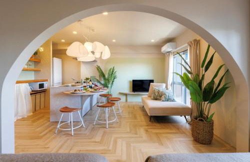 Yonabaru Apartment | 海の見える高層階グループファミリー歓迎コストコ近くthe琉球タワー7A