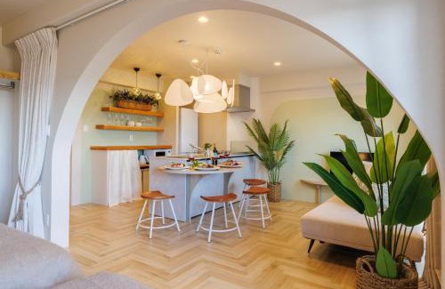 Yonabaru Apartment | 海の見える高層階グループファミリー歓迎コストコ近くthe琉球タワー7A