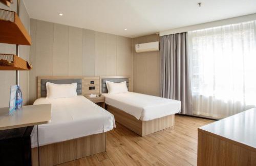 Pudong Hotel | 网鱼电竞酒店上海新国际博览中心店