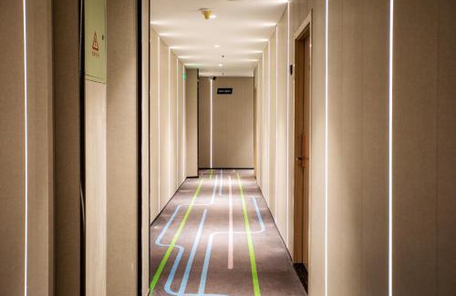 Pudong Hotel | 网鱼电竞酒店上海新国际博览中心店