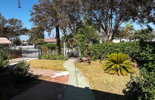 El Monte House | 花园式独立屋先锁定