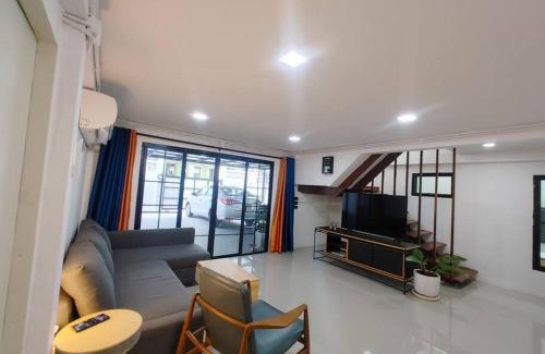 Din Daeng House | 辉煌夜市 4房泳池花园别墅 订4日提供免费接机