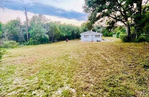 Lake Whitney Cabin | 0.4m walk to Lake Whitney! Small peaceful cabin that sleeps 12! Outdoor space!