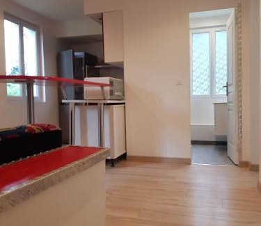 Razac-sur-l'Isle Apartment | 05 - Très joli 3 pièces neuf 2 chambres, logement tout équipé pour 1 à 4 personnes maximum, vue sur jardin avec parking privatif, grand fourgon possible, tout le linge de maison est fourni