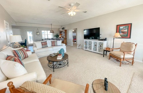 Silver Cay House | 051 Topsail by ACP