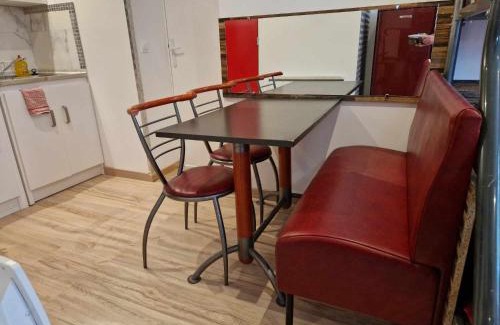Razac-sur-l'Isle Apartment | 06 - Très joli 2 pièces neuf climatisé pour 1 à 4 personnes avec 3 lits, vue sur jardin, parking privatif gratuit, grand fourgon possible, tout le linge de maison est fourni