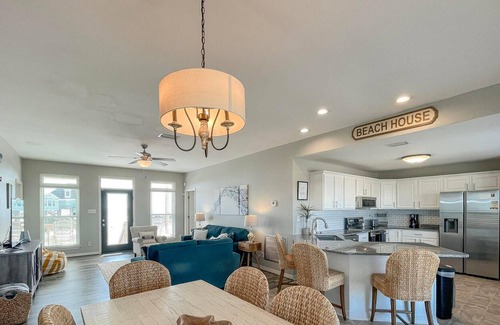 Dauphin Island House | 078 Lazy Bass by ACP