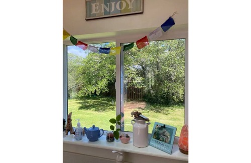 Seaview Cabin | .08 mi walk to the beach, fully equipt home, wifi, quiet neighborhood.