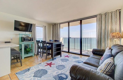 Wilmington Beach Condo | 0901 Salty Dayz Tower 1 Bedroom Condo