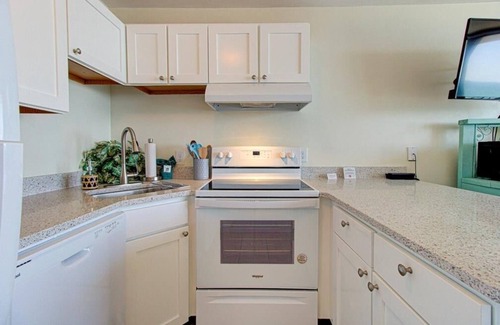 Wilmington Beach Condo | 0901 Salty Dayz Tower 1 Bedroom Condo