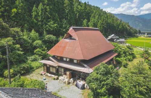 Eiheiji House | 1日1組限定 体験型古民家宿"ハレハレ" 超新鮮卵かけご飯付き-自給自足を営む若夫婦がセルフビルドした宿- 平飼い卵の収穫と五右衛門風呂沸かし体験付き