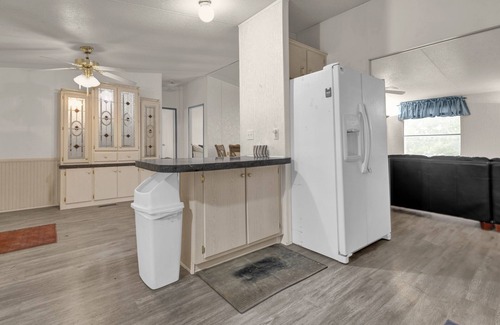 Enchanted Oaks House | 1/2 Acre View 1 Min To Water