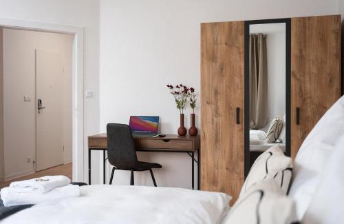 Mittel Apartment | 1-4 Gäste Wohnung W-Lan, Netflix, Amazon, Parken, Arbeitsplatz, 24h Check in ,Vollausgestattet Küche, Handtücher Seife u,v,m für Geschäftsreisende, Paare, Familien ,