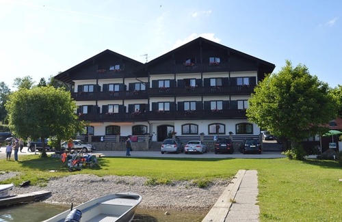 Gstadt Apartment | 1 App. 1-Zimmer mit Kochnische Balkon und seitlichem Blick zum See