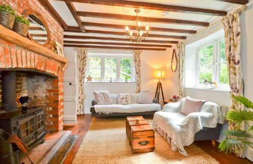 Shanklin House | 1 Apse Castle Cottage - Chocolate Box Cottage, Pet-Friendly 16th Century Cottage, surrounded by Ancient Woodland in Shanklin