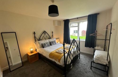 Littleport House | 1 bed annex with extra sofa bed ideal for families and business guests