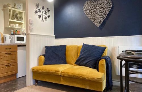Holsworthy House | 1 Bed Cottage - Hot Tub Pool Wifi Pets