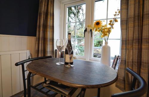 Holsworthy House | 1 Bed Cottage - Hot Tub Pool Wifi Pets