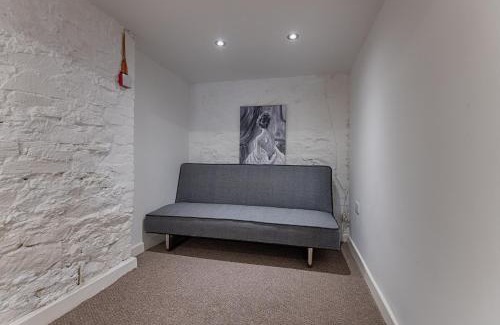 Gorseinon Apartment | 1 Bed Home - Parking - Great for Contractors