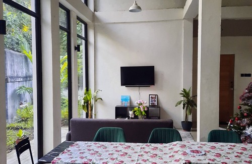 Zamboanga House | 1 Bed House - Sleeps 2 - Pets - Parking - Wifi