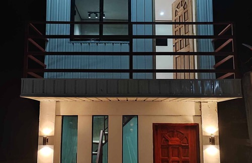 Zamboanga House | 1 Bed House - Sleeps 2 - Parking - Wifi