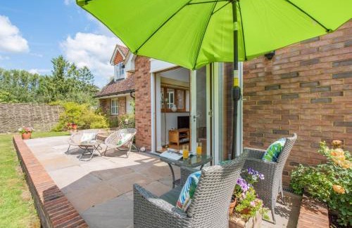 Etchingham House | 1 Bed in Hurst Green 78940