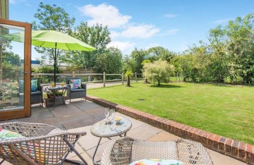 Etchingham House | 1 Bed in Hurst Green 78940