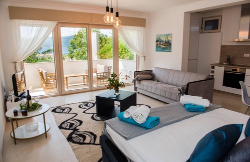 Tomicici Apartment | 1-bed Large Apartment in Tivat Swiming Pool