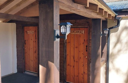 Westbrook Court Cottage | 1 Bed Lodge-Sleeps 4-Pet Friendly-Free Parking