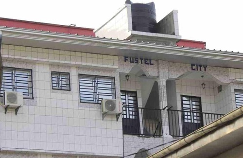 Douala House | 1 Bed Studio Sleeps 2 - Canal Views, Balcony, Wifi