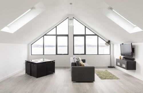 St. Davids Apartment | 1 Bed Studio - Sleeps 4 - Parking - Wifi