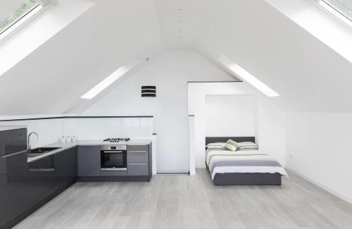 St. Davids Apartment | 1 Bed Studio - Sleeps 4 - Parking - Wifi