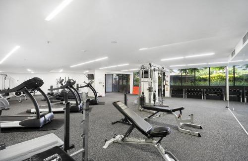 City East Apartment | 1-Bed with Amazing Views, Pool, Gym, BBQ & Parking