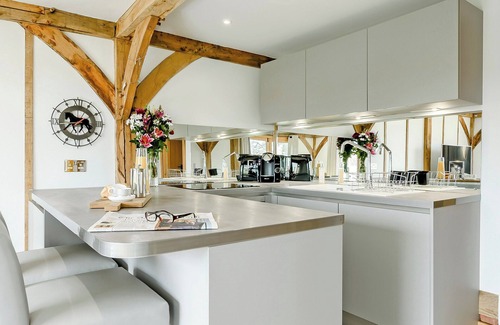 Upper Hardres Cottage | 1 bedroom accommodation in Bossingham, near Canterbury