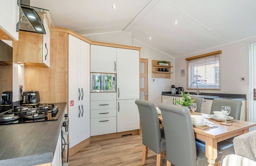 Arnold Ski Chalet | 1 bedroom accommodation in Skirlaugh, Nr Hull