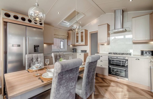 Arnold Ski Chalet | 1 bedroom accommodation in Skirlaugh, Nr Hull