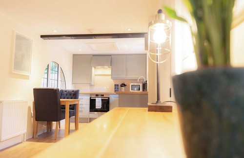Woking Cottage | 1 bedroom accommodation in Ockham, near Guildford