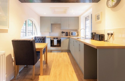 Woking Cottage | 1 bedroom accommodation in Ockham, near Guildford