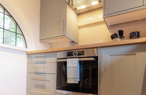 Woking Cottage | 1 bedroom accommodation in Ockham, near Guildford