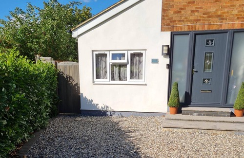 Old Harlow Apartment | 1 Bedroom Annex - 2 Mins From Train Station