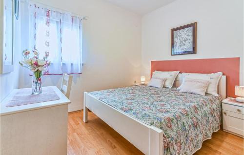 Kustici Apartment | 1 Bedroom Awesome Apartment In Kustici