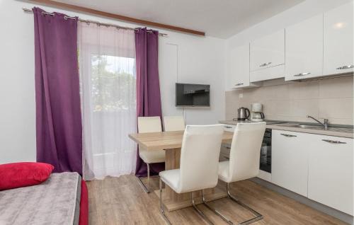 Lopar Apartment | 1 Bedroom Beautiful Apartment In Lopar