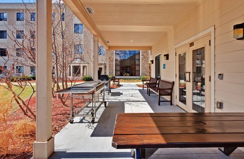 Glenview Condo | 1 Bedroom | Free Breakfast Buffet, Indoor Pool