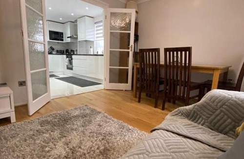 Boleyn Apartment | 1 Bedroom property in East London