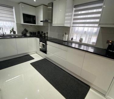 Boleyn Apartment | 1 Bedroom property in East London