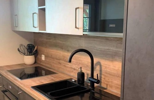 Ciergnon Villa | 1 bedroom single storey villa witte external hot tub
