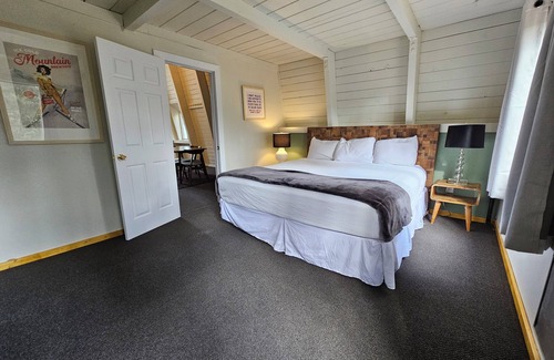 Mammoth Lakes Bed & Breakfast | 1 Bedroom Suite w/loft+no cleaning fee+breakfast.